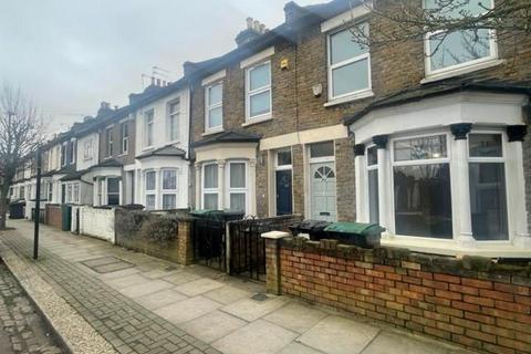 3 bedroom terraced house to rent, Scales Road, Tottenham