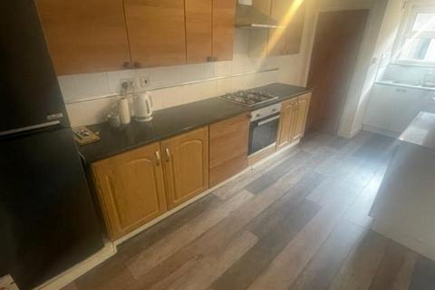 3 bedroom terraced house to rent, Scales Road, Tottenham