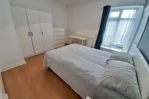 5 bedroom house to rent, Nicholl Street, Mount Pleasant,