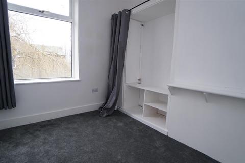 2 bedroom terraced house to rent, Stansfield Place, Idle, Bradford