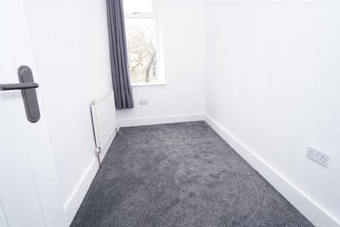 2 bedroom terraced house to rent, Stansfield Place, Idle, Bradford