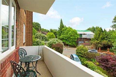 3 bedroom flat to rent, Finchley Road, Hampstead, NW3