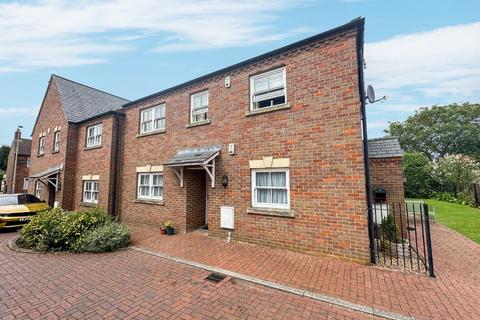 2 bedroom ground floor maisonette to rent, Tanners Court, Station Road, Toddington, Dunstable, Bedfordshire, LU5 6FL