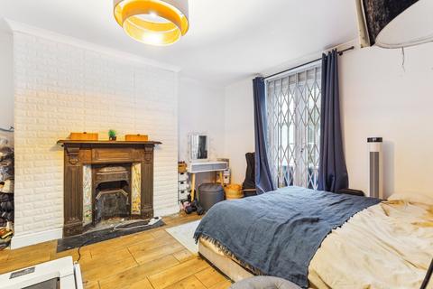 2 bedroom flat for sale, King Street, Ravenscourt Park, London W6