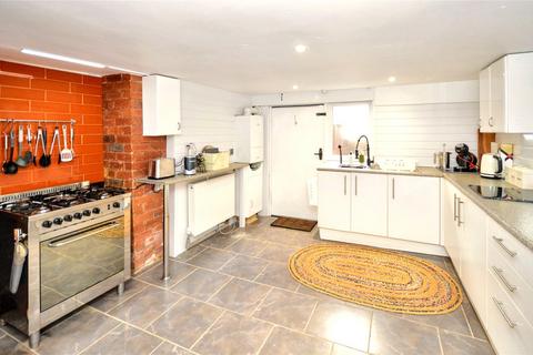 8 Garnet Crescent, Leeds, LS11 5JT