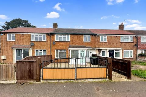 3 bedroom terraced house for sale, Everest Road, Christchurch, Dorset. BH23 3AZ