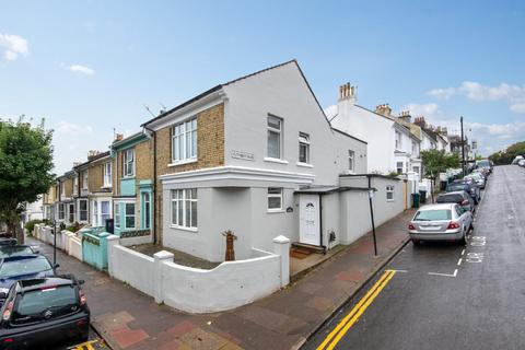 7 bedroom end of terrace house to rent, Sutherland Road, Brighton BN2