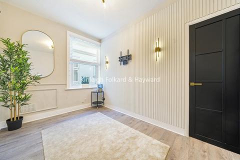 1 bedroom apartment to rent, Robinson Road London SW17