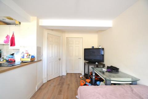 2 bedroom apartment for sale, Franklynn Road, Haywards Heath RH16