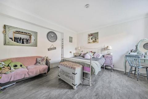 21 Barn Close, Camberley, GU15 2HW