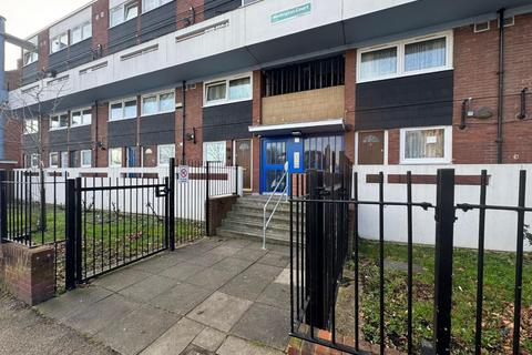 2 bedroom flat to rent, Mellington Court, Bethnal Road