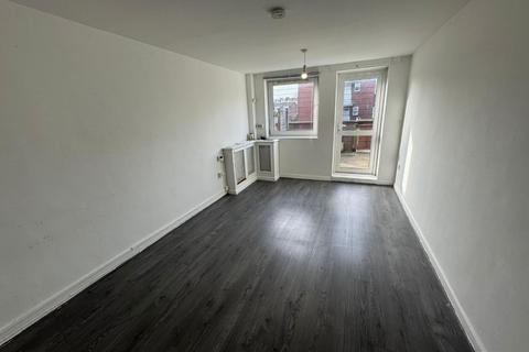 2 bedroom flat to rent, Mellington Court, Bethnal Road