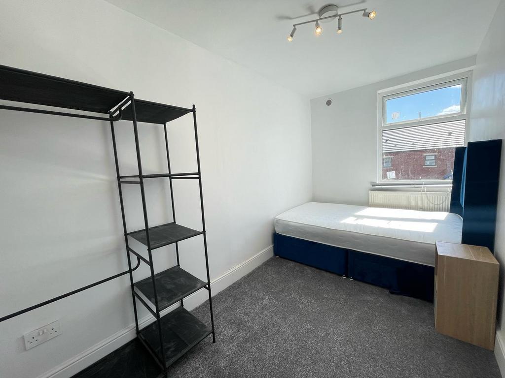 House in Salford, Greater Manchester - View 5
