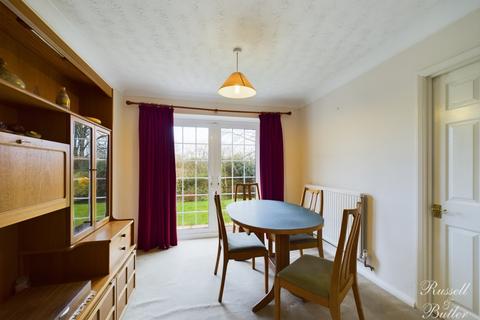 4 bedroom link detached house for sale, Hubbard Close, Buckingham, Buckinghamshire, MK18