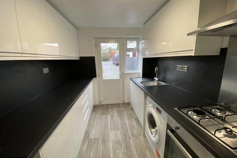 3 bedroom terraced house to rent, Penfield Road, Bristol BS2