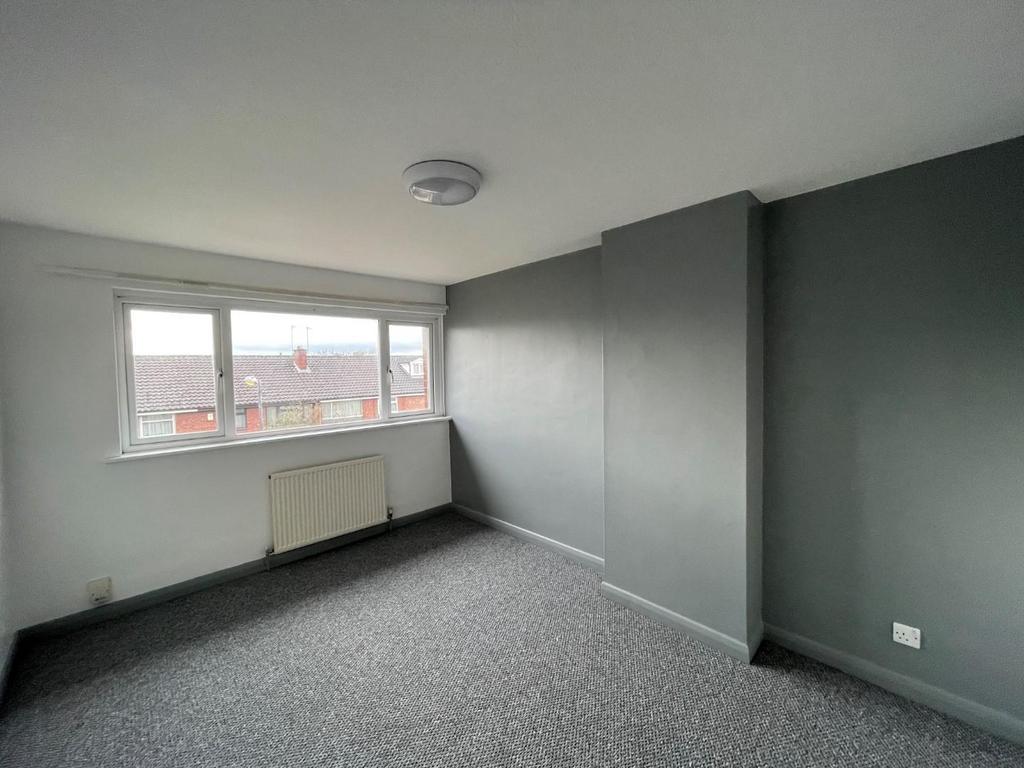 38 Penfield - Bedroom 1.jpg
