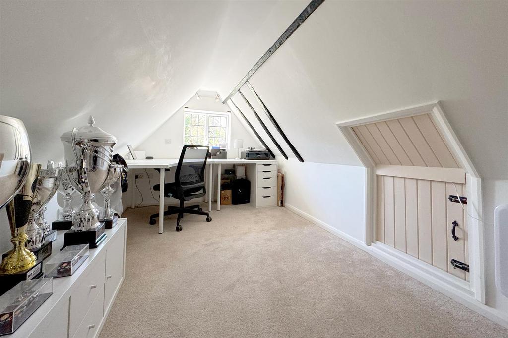 Bedroom 4.jpg