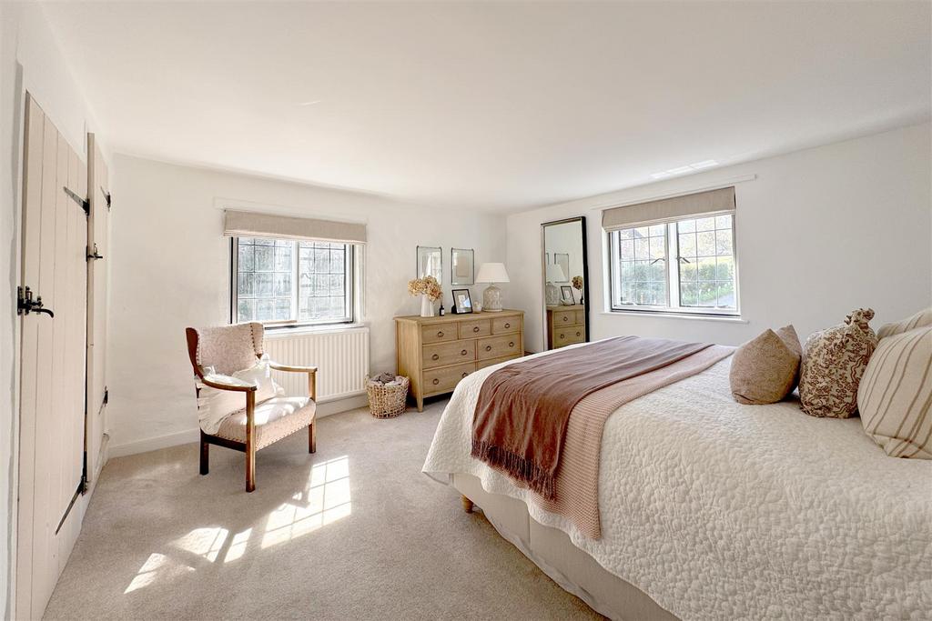Bedroom 1-2.jpg