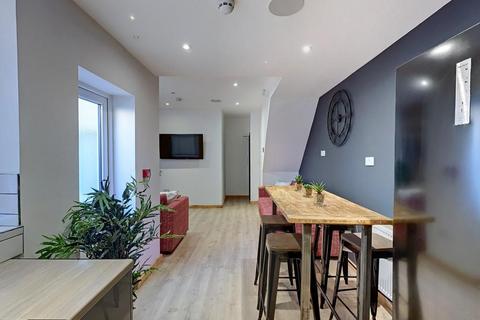 4 bedroom terraced house to rent, Byron Street, Eccles M30