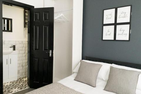 4 bedroom terraced house to rent, Byron Street, Eccles M30