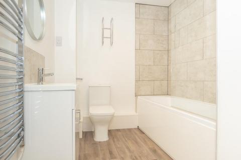 2 bedroom apartment for sale, Broadlands Place, Pudsey, LS28 9GA