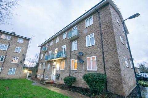 2 bedroom ground floor flat for sale, Pinner Grove, Pinner HA5