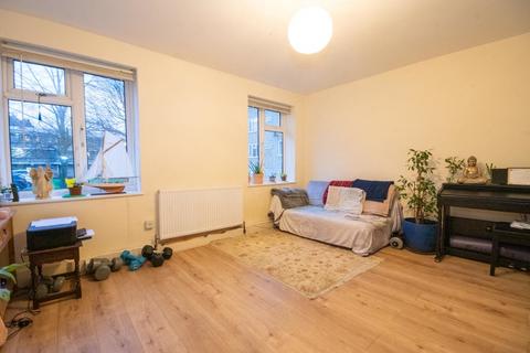 2 bedroom ground floor flat for sale, Pinner Grove, Pinner HA5