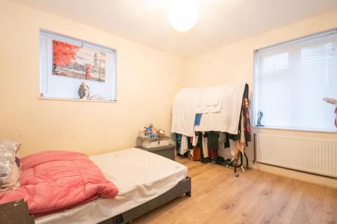 undefined, Pinner Grove, Pinner HA5