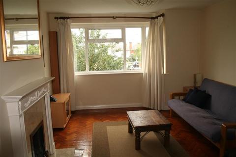 2 bedroom maisonette to rent, Craufurd Rise, Maidenhead