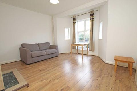 3 bedroom flat to rent, Sheen Court, Richmond TW10