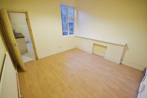 2 bedroom terraced house to rent, Scotia Road, Burslem