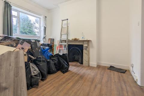 1 bedroom flat to rent, Queens Road, Twickenham TW1