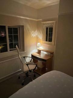 1 bedroom in a house share to rent, Nutfield Road, Redhill RH1