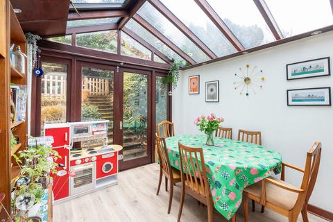 27 Deepdene Gardens, Dorking, RH4 2BH