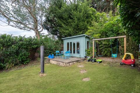27 Deepdene Gardens, Dorking, RH4 2BH