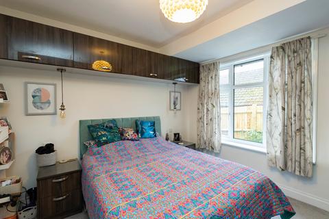 27 Deepdene Gardens, Dorking, RH4 2BH