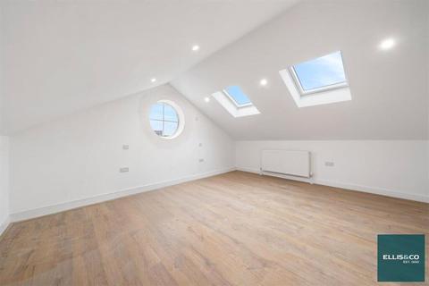 2 bedroom link detached house for sale, Hutton Grove, London, N12