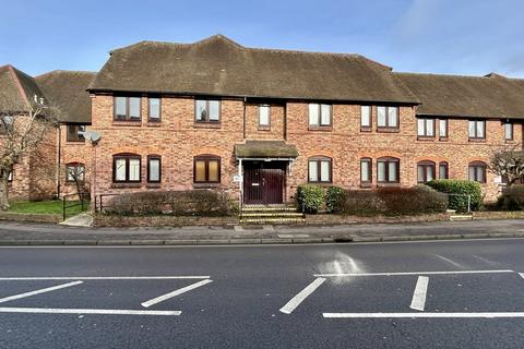 2 bedroom ground floor flat for sale, Quaker Lane, Waltham Abbey