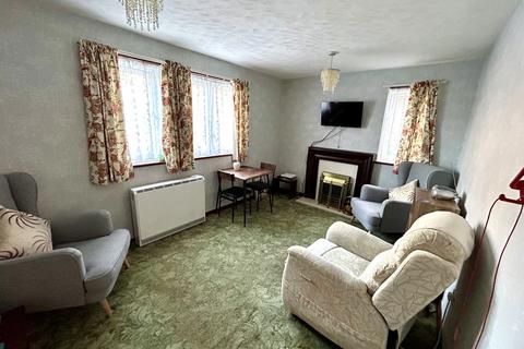 2 bedroom ground floor flat for sale, Quaker Lane, Waltham Abbey