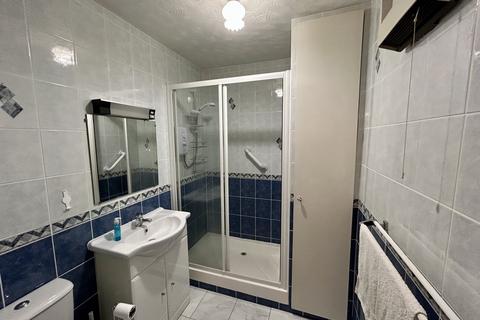 2 bedroom ground floor flat for sale, Quaker Lane, Waltham Abbey