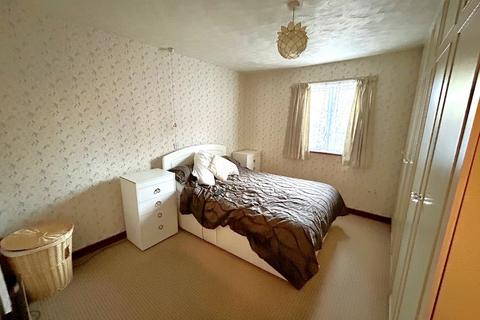 2 bedroom ground floor flat for sale, Quaker Lane, Waltham Abbey