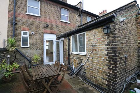 3 bedroom terraced house to rent, Goodhall Street, London NW10