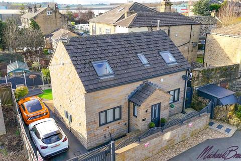 3 bedroom detached house for sale, Main Street, Bradford BD12