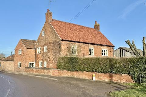 4 bedroom farm house to rent, The Turnpike, Halam, Newark