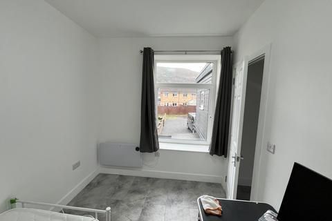 2 bedroom ground floor flat to rent, Llwynypia Road, Tonypandy,