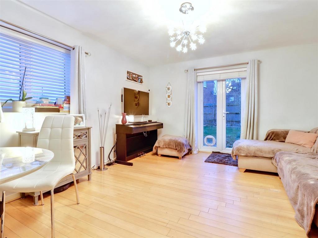 Sitting/dining room