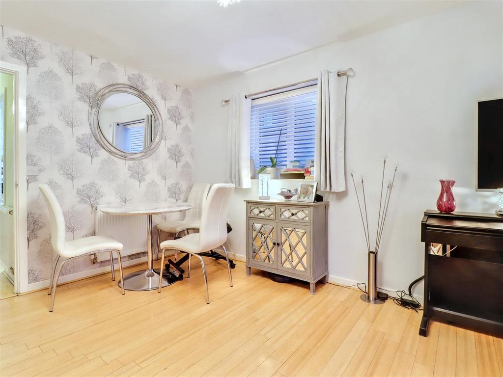 Sitting/dining room