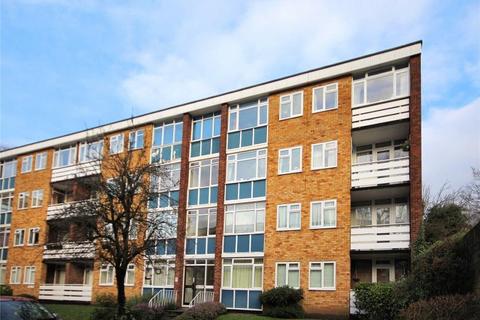 2 bedroom flat to rent, Radstone Court, Woking GU22