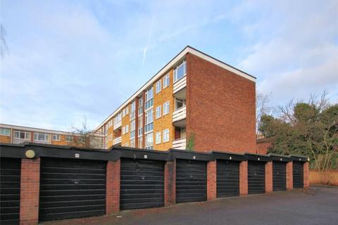 2 bedroom flat to rent, Radstone Court, Woking GU22