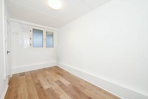 2 bedroom flat to rent, Six Acres Estate, London, N4 3PF, Finsbury Park, London, N4